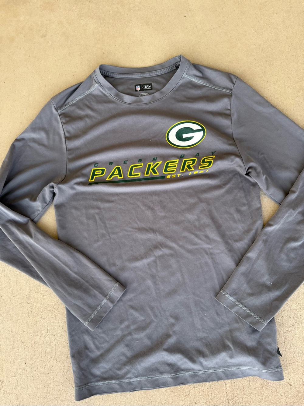 Green Bay Packers NFL Team Apparel Long Sleeve Performance Shirt – Size M